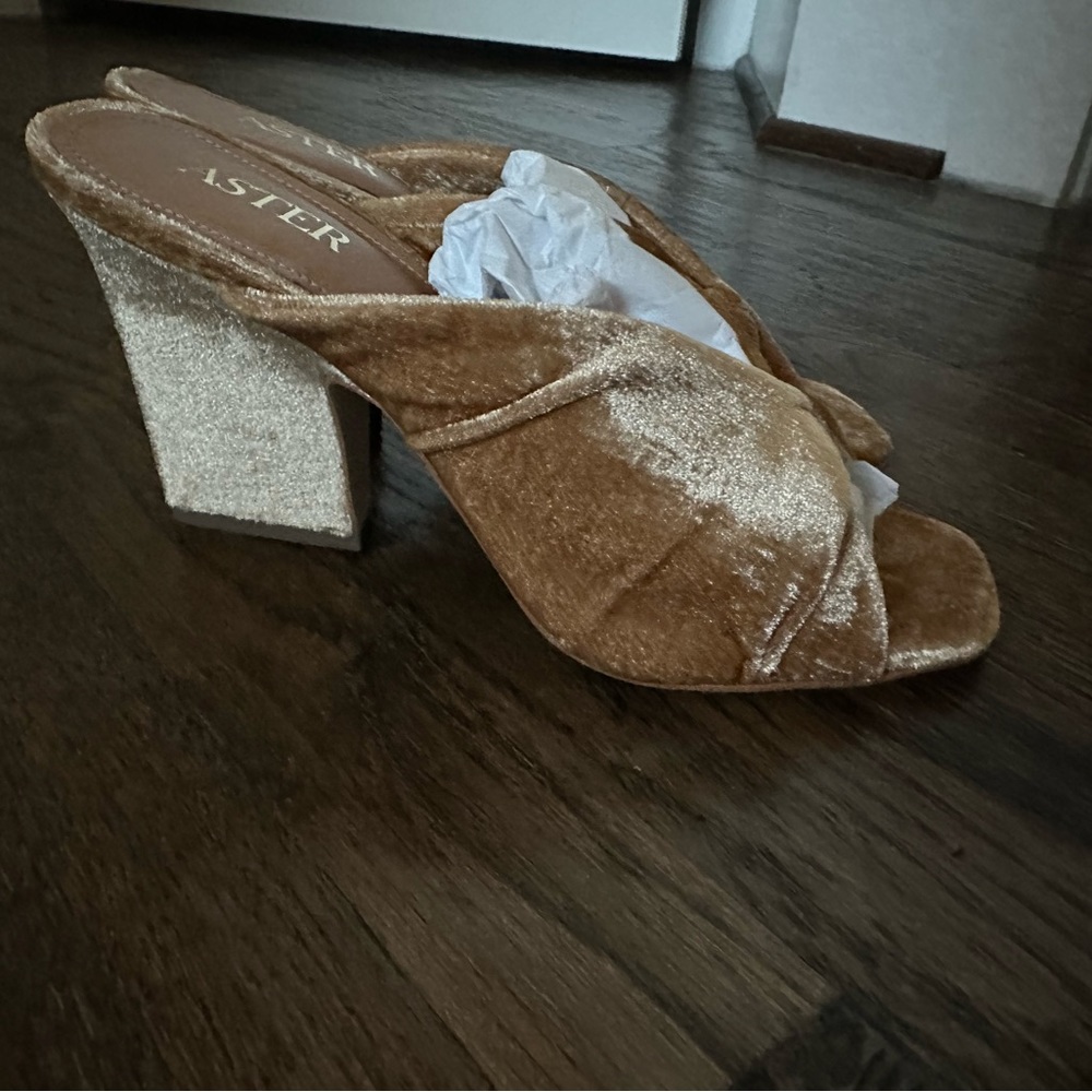 NWT Aster Sardinia Sandals